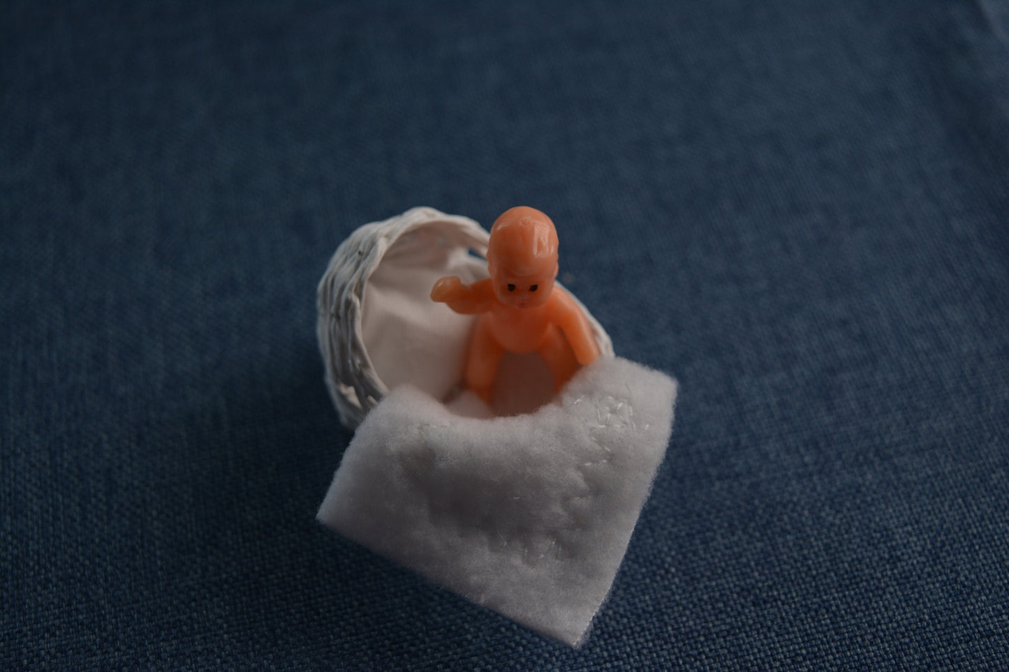 1:12 Cradle for 1-2 inch Mini  Baby Doll, Doll Bed for mini Silicone baby doll, Doll Crib+Bedding for Miniature Reborn Baby